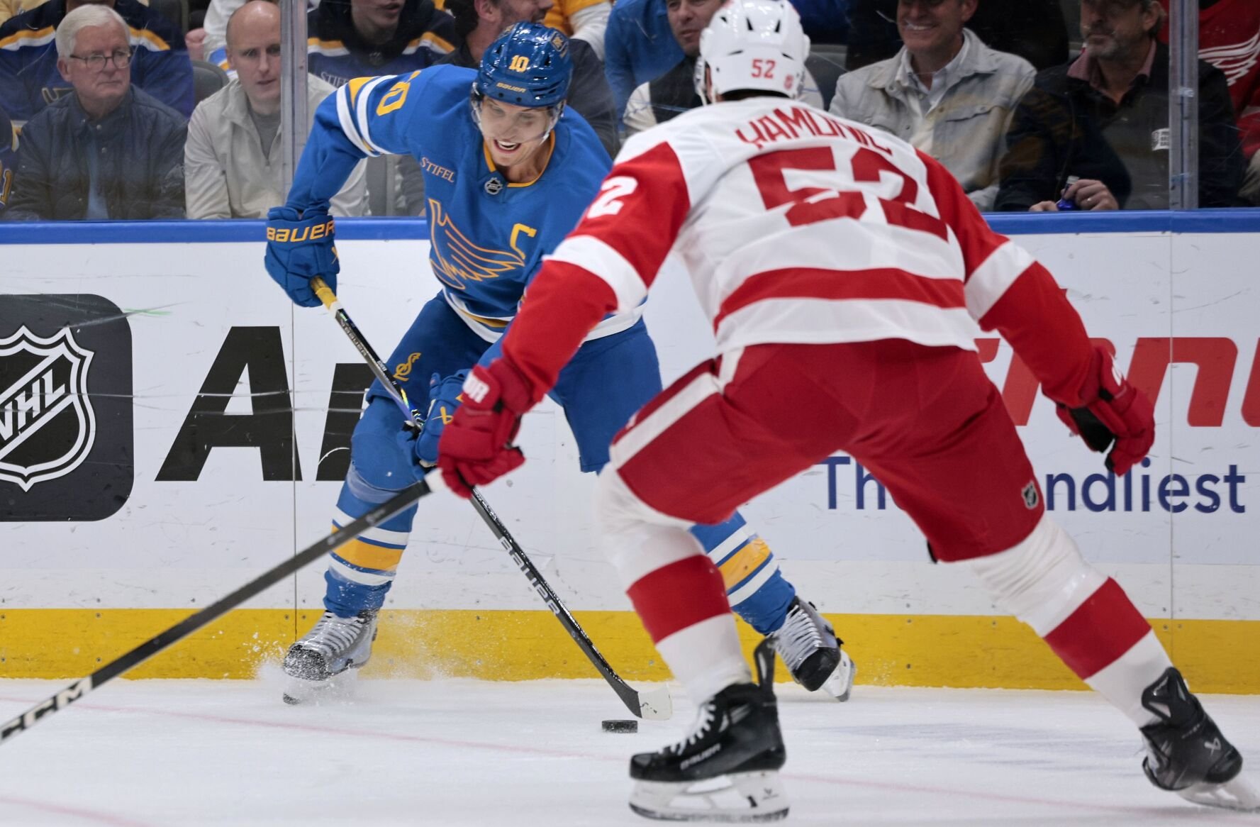 最新杏吧原创 Blues host the Red Wings